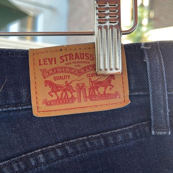 Women’s Levi’s Cropped Blue Jeans Size 16 - Picture 12 of 16